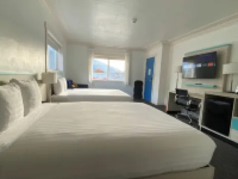 Revelstoke Lodge Hotels in Revelstoke