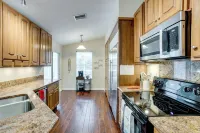 4 Mi to Port Charlotte Town Center: Group Retreat! - 2-Star
