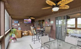 Excellent Family Stay w/ Boat Slip, 2 Pools, Hot Tub, Courts & Arcade Games