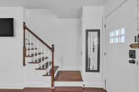 Cozy Getaway Quiet Neighborhood Near Dt 2 Bedroom Townhouse