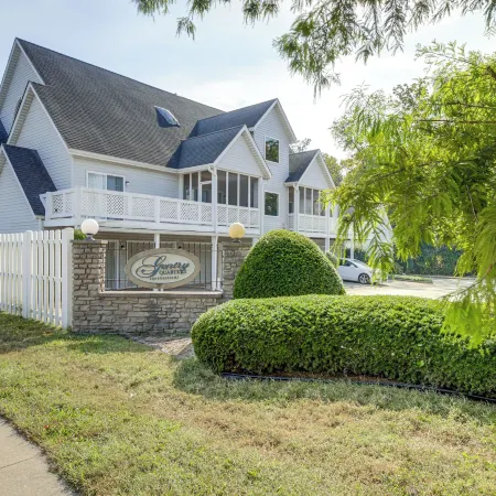 3 Mi to IU: Dog-friendly Condo w/ Pool Access!