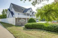 3 Mi to IU: Dog-friendly Condo w/ Pool Access! - balcony