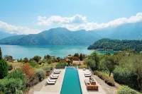 Carefree Retreat With Panoramic Views of Lake Como - Villas