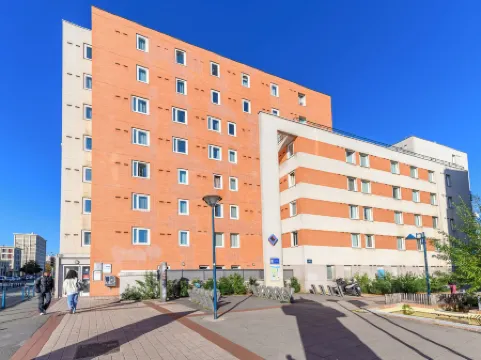 Séjours & Affaires Pantin Charles de Gaulle Отели в г. Пантен