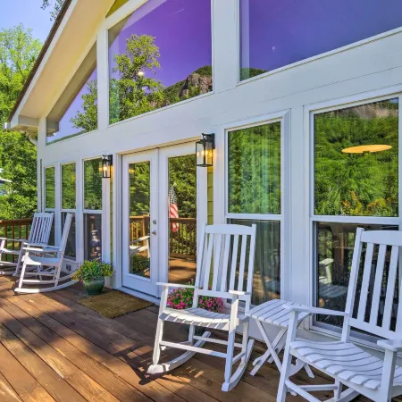 Stunning Mtn Views! Group Getaway in Chimney Rock