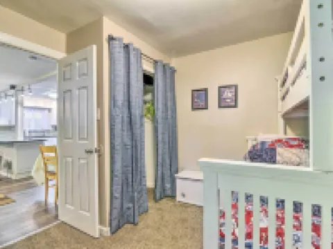 Pet-Friendly Taylor Home w/ Backyard Oasis! Hotels in Taylor