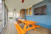 2 Mi to Tims Ford Lake! Cozy Cottage w/ Fireplace - 3-Star