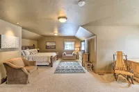 Beautiful Eureka Cabin Rental on Golf Resort! - Parking