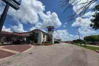 Studio 6 Suites Euless, TX – DFW West