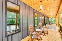Luxurious Clarkesville Cabin w/ Decks & Fire Pit - parking