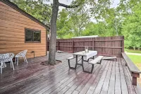 Bryan Home w/ Deck & Yard ~ 4 Mi to Texas A & M! - Country Houses