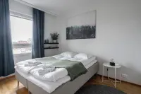 Modern 1Br Apt with Sauna, Balcony & Free Parking - Alojamientos
