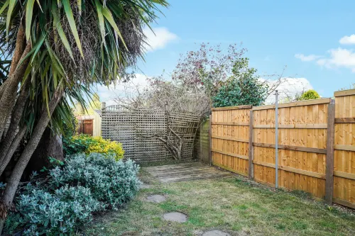 Mount Park Rd Flat Hotels in Ruislip