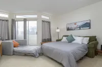 208 Village Gate Studio Bedroom Condo by RedAwning Hotels in Warren