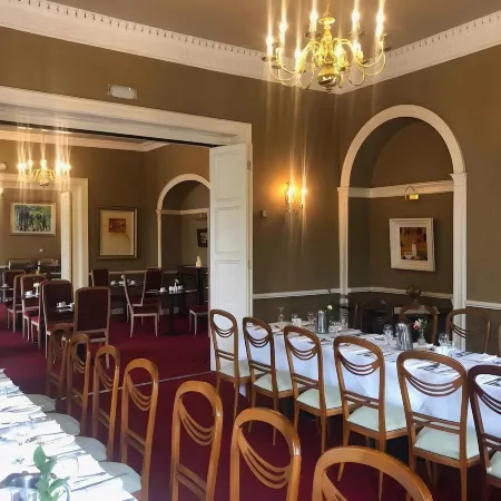 Castle Oaks House Hotel
