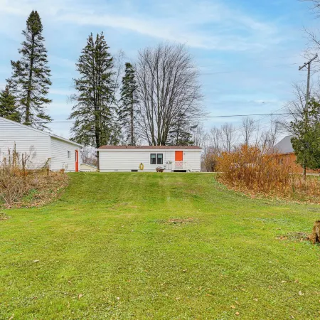 Pet-Friendly Port Austin Home Near Lake Huron