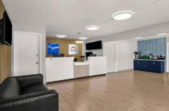 サバーバン スタジオズ オレンジ パーク - ジャクソンビル ニア ネイバル エア ステーション オレンジパークのホテル