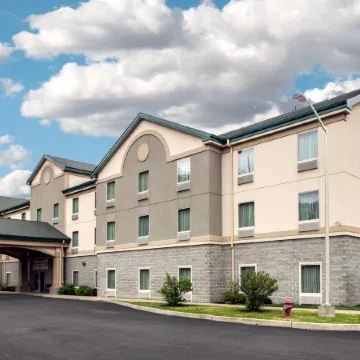 Quality Inn & Suites Fishkill South Near I-84