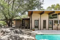 Artist’s Oasis •Spacious Mid-Century Home •Private Pool + Sauna •Near Sequoia - Pools