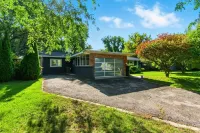 6 Bedroom Ranch Bungalow in Port Credit.