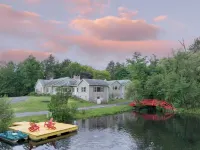 Game Farm Villa by Avantstay 10Bdr, Private Pond, Spa, Pool Family-Friendly Hotels in Catskill