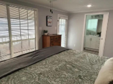 Peaceful lake front home with wrap around porch and relaxing views! Hotels in Union Parish