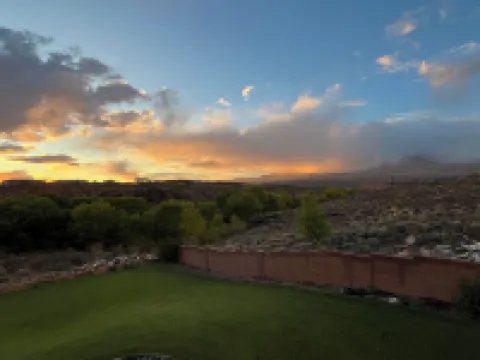 Gould’s Hideaway off street parking, close to Sand Hollow, Quail & Zion.