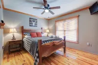 Deer Haven Cabin- Hot Tub • Game Room • Outdoor Fireplace - Wifi