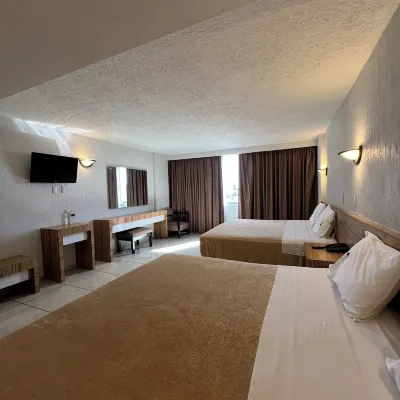 Hotel Universo Hotels near Zoologico Guadalajara