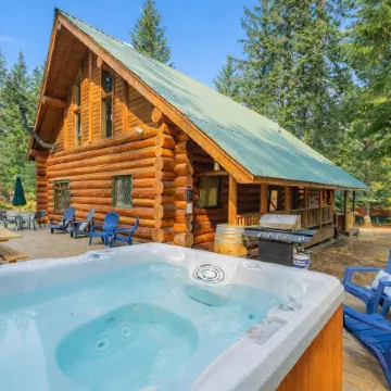 Soaring Pines Lodge 1 Bedroom Home by NW Comfy Cabins by RedAwning