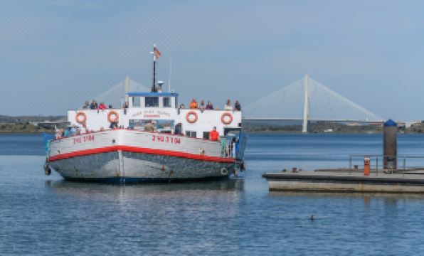 Ayamonte Central: Your Urban Oasis