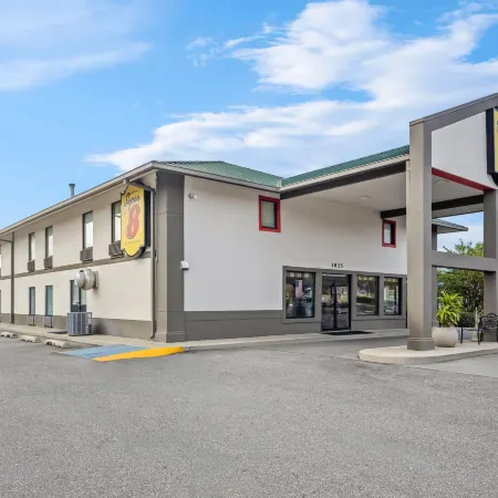 Super 8 by Wyndham Valdosta GA I-75