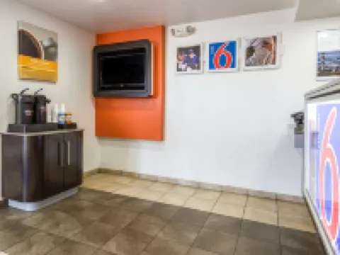 Tempe, AZ – Phoenix Airport – Priest Dr Hotels in Tempe