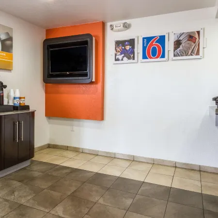 Motel 6 Tempe, AZ – Phoenix Airport – Priest Dr