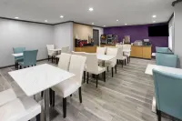 La Quinta Inn & Suites by Wyndham Mansfield Oh - Breakfast
