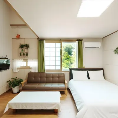 Casa Linda Pension-Acommodation Hotels near Trinity Cathedral