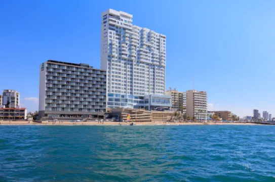 Courtyard Mazatlan Beach Resort