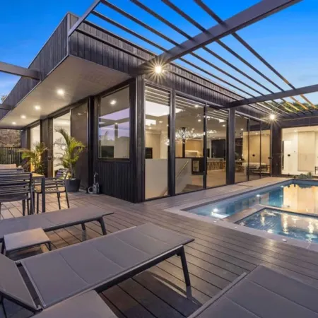 The Luxe Seabreeze Heated Pool Spa Cinema