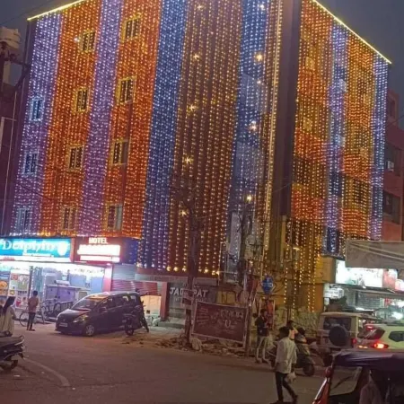 Hotel Jagapathi International Отели рядом с достопримечательностью «Храм Канакадурга»