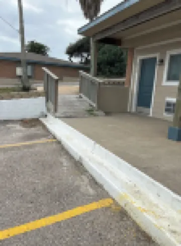 Waterfront Views in Rockport–FultonStay at Our Charming Motel Room.