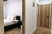 Modern 3BR Apt for 6 with Patio Ghent - Condos