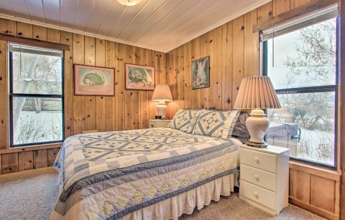 Cozy Home w/ Hot Tub: Half Mi to Salmon River!
