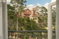 Hill Side Town Hotel