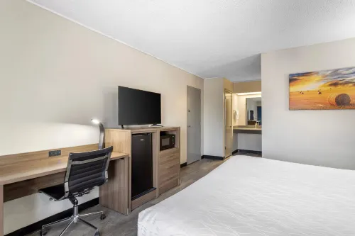 Days Inn by Wyndham Victoria TX East - parking