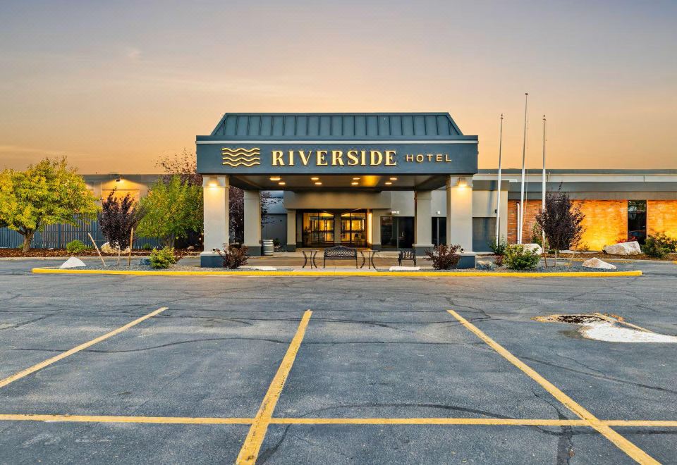 Hilton Riverside Conference จองห้องพัก Riverside Hotel & Conference Center (Riverside Hotel ...