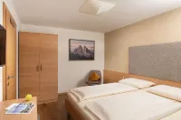 Dream vacation apartment in a panoramic location with roof terrace, Cron4 swimming pool & sauna
