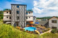 Samcheok Jangho Top Pension - Pools