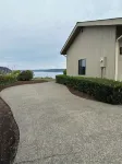 GIG Harbor- Secluded Apartment with Million Dollar View.  10-Minute Walk to Town