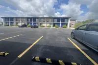 Travelodge by Wyndham Wytheville - parking