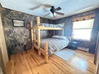Allagash Elevated Escape • Cedar Hot Tub • Outdoor Entertaining • Riverfront